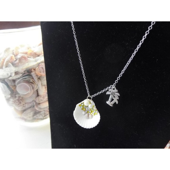 Yellow Shell Mermaid Necklace Palm 9 - Picture 7 of 8